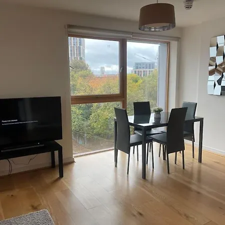 2 Bed 2 Bath Luxury Apt In Cabot Circus ! * Bristol