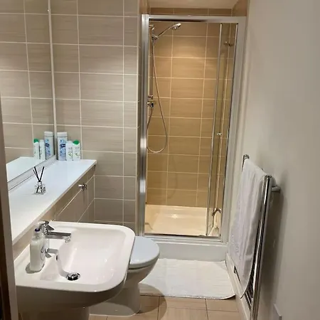 Daire 2 Bed 2 Bath Luxury Apt In Cabot Circus !