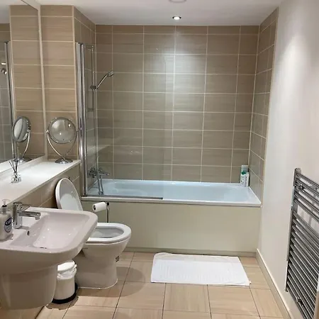 아파트 2 Bed 2 Bath Luxury Apt In Cabot Circus ! 브리스틀