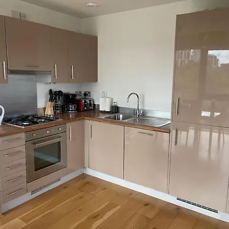 2 Bed 2 Bath Luxury Apt In Cabot Circus ! Bristol