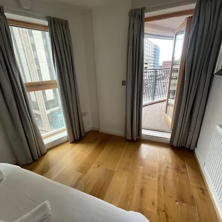Appartement 2 Bed 2 Bath Luxury Apt In Cabot Circus !